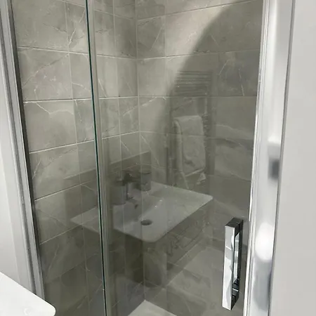 Lush King Ensuite In A Shared Home Manchester Exterior photo