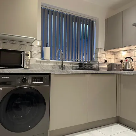 Lush King Ensuite In A Shared Home Manchester Exterior photo