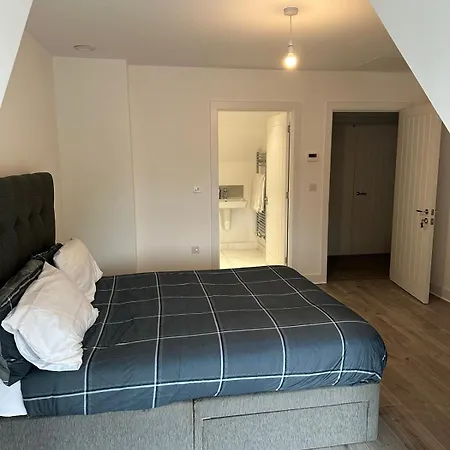 Lush King Ensuite In A Shared Home Manchester Exterior photo
