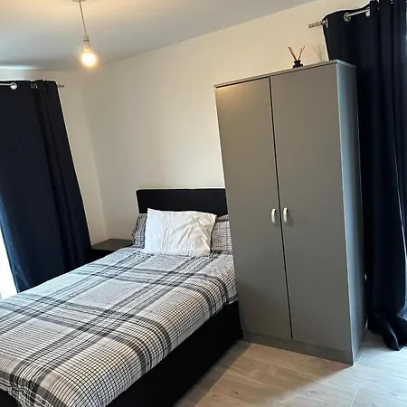 Lush King Ensuite In A Shared Home Manchester Exterior photo