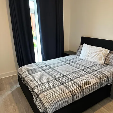 Lush King Ensuite In A Shared Home Manchester Exterior photo