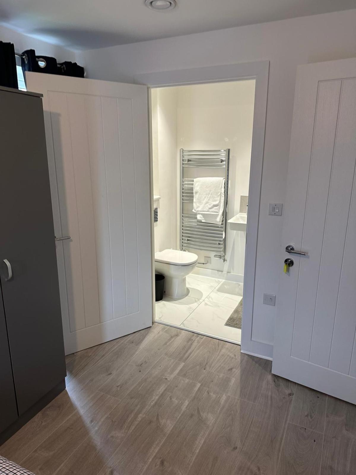 Lush King Ensuite In A Shared *